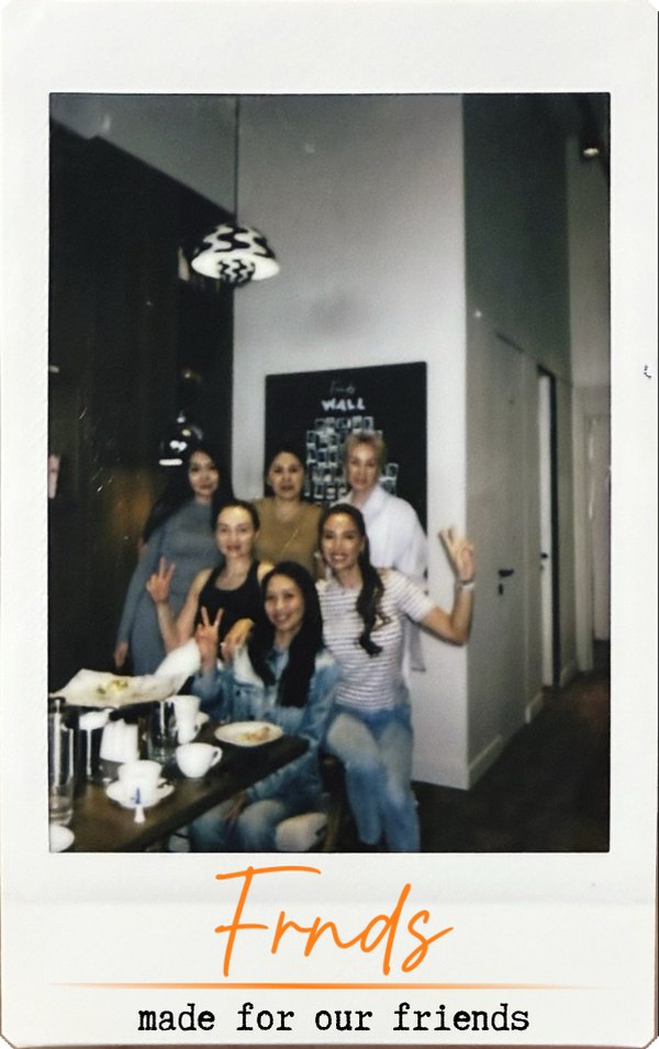 Гости Frnds у фотостены в зале